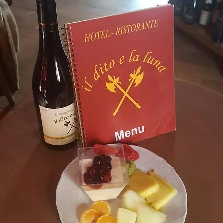 Hotel Il Dito E La Luna 2*