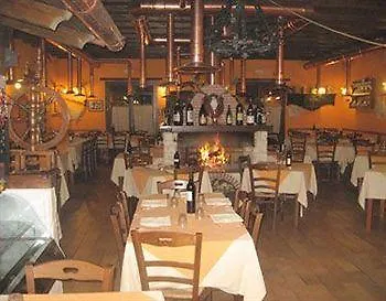 Hotel Il Dito E La Luna 2*